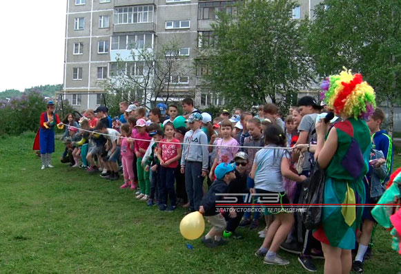 Во втором квартале северо-запада впервые за многие годы жители собрались на праздник двора