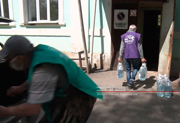 Фонд «Доброе сердце» закупил партию питьевой воды для пациентов одной из городских больниц