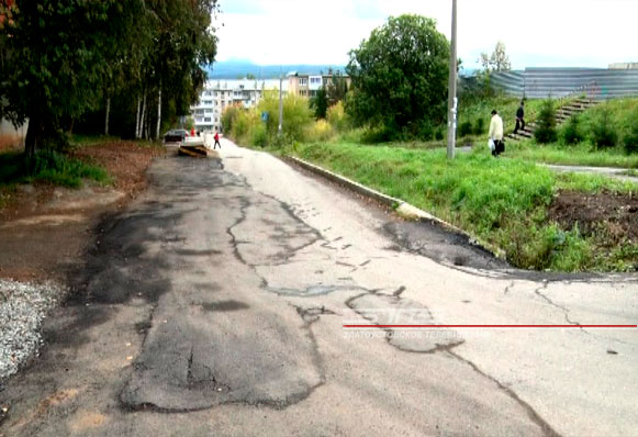Двойная работа сделана напрасно, на дороге вновь образовались пробоины