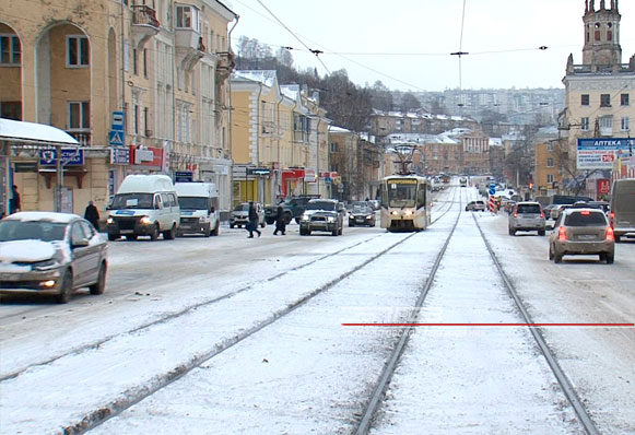 Точно в срок и по прогнозу. Снежный циклон пришел в Златоуст. Дорожные службы встретили его во всеоружии