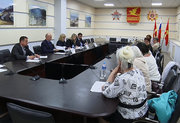 В Златоусте с рабочим визитом побывала депутат Государственной Думы Яна Лантратова