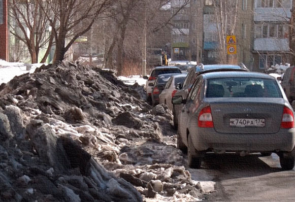 В Златоусте коммунальщики просят жителей не перегораживать автомобилями межквартальные проезды