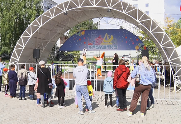 В парке «Крылатко» прошло праздничное мероприятие «Здравствуй, школа!»