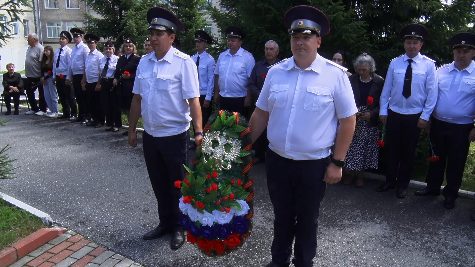 У Мемориала полиции прошел митинг, посвященный памяти Владимира Ловцова