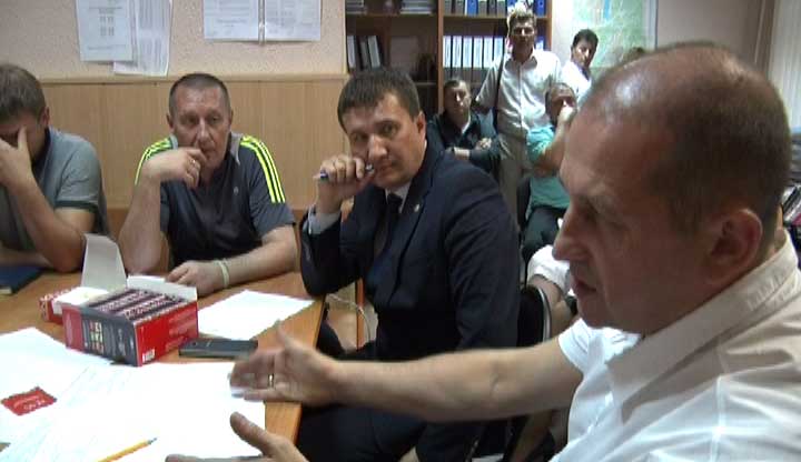Вячеслав Жилин вместе с жителями Златоуста обсудил рычаги воздействия на управляющие компании