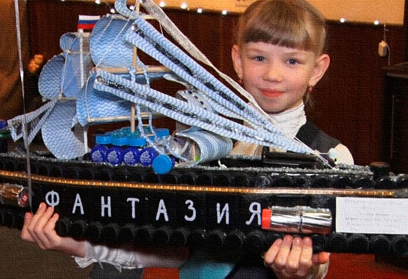 Награждение талантливых и умелых. Депутат Вадим Сидякин вручил юным златоустовцам призы за оригинальные поделки и рисунки