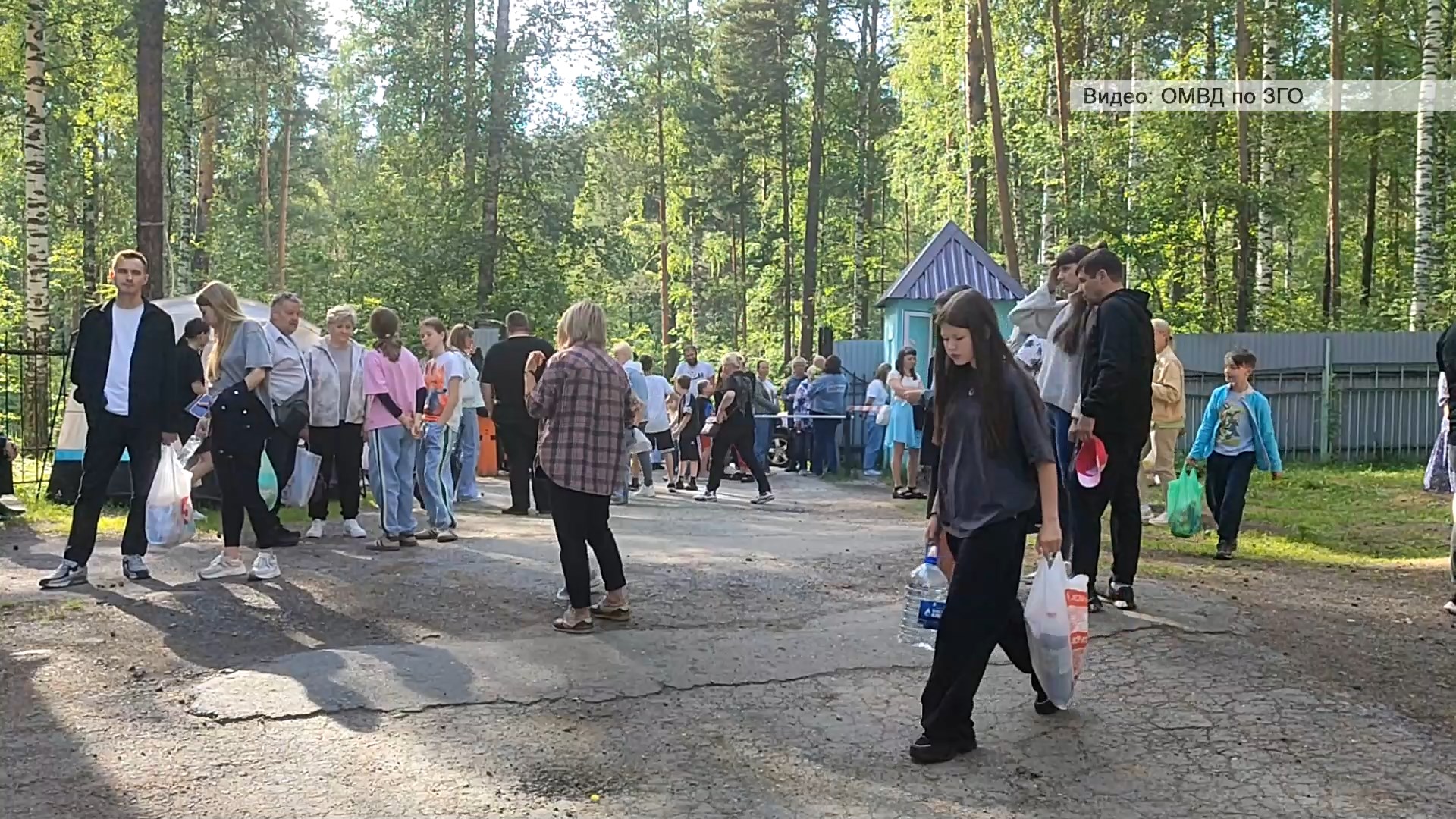 Сотрудники полиции несут круглосуточное дежурство в загородном лагере