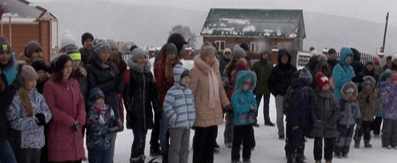 Проголосовали танцами. Златоустовские студенты отметили День народного единства зажигательным флэшмобом.