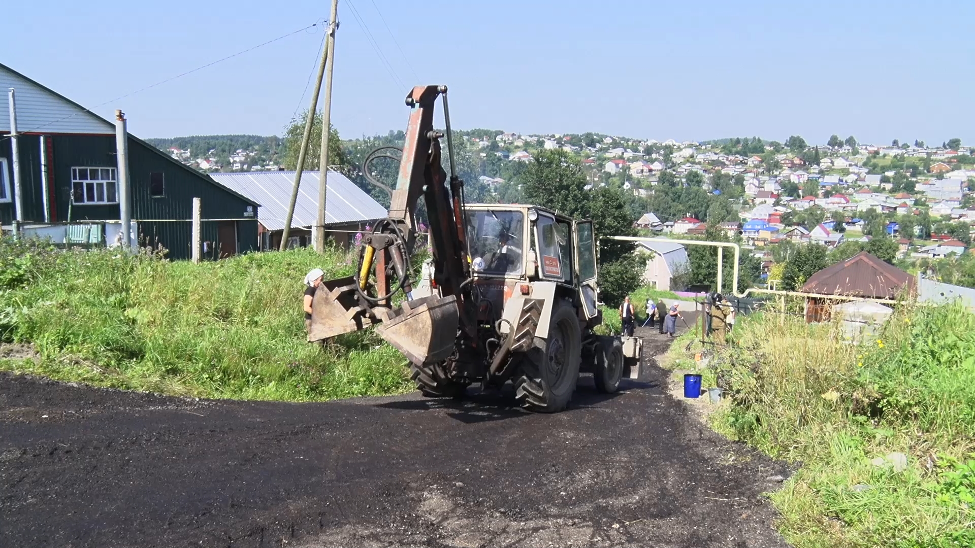 В Златоусте в самом разгаре работа по отсыпке дорог к домам участников Специальной военной операции