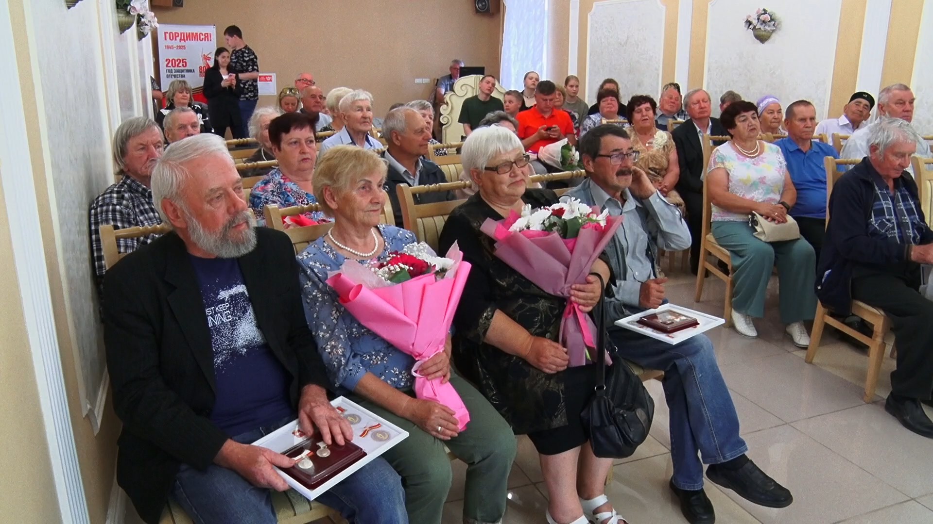 Златоустовским парам вручили региональные знаки отличия «Семейное счастье»