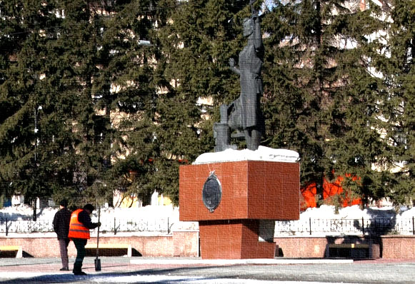 В Златоусте подрядчика, который занимался благоустройством территории возле памятника Ивана Бушуеву, заставят переделывать работу