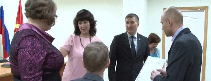 В Златоусте выдали очередные жилищные сертификаты семьям