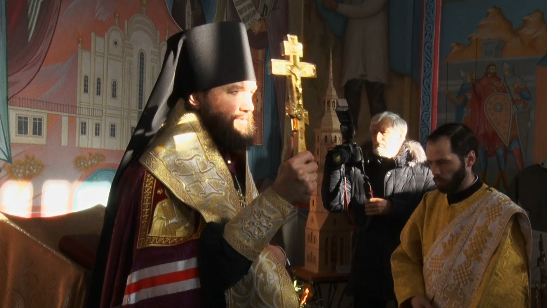 Владыка Златоустовский и Саткинский Пётр совершил молебен в Башне-колокольне 