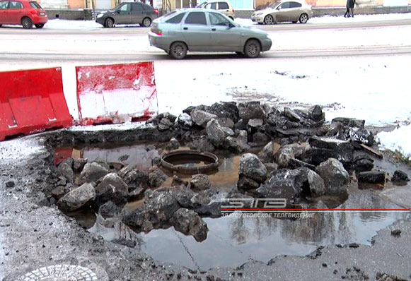 В районе ул. К. Маркса продолжается реконструкция водопровода, жителей просят подготовиться к отключению воды