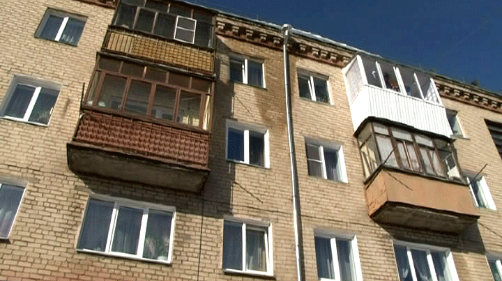 Жителей многоэтажного дома затопило после капитального ремонта кровли