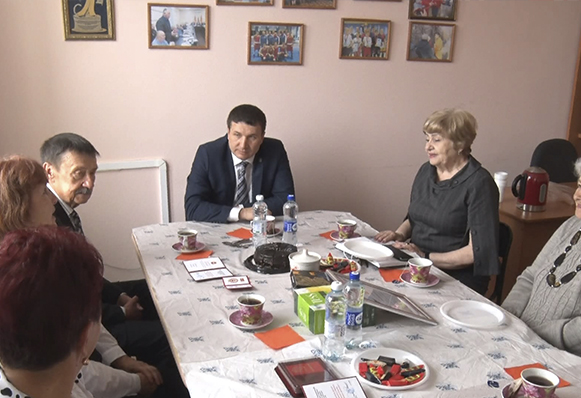 Председатель местного Собрания депутатов Алексей Карюков встретился с активными ветеранами