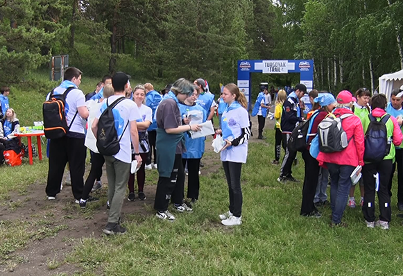 600 волонтеров со всей области собрали 700 кг мусора на берегу озера Тургояк