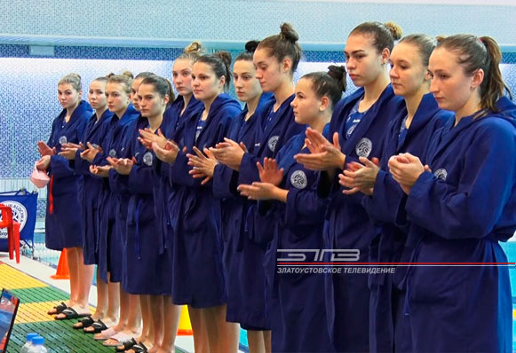 В предпоследний игровой день Чемпионата России по водному поло «Динамо-Уралочка» встретилась со своим принципиальным соперником — киришским «Кинефом»