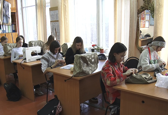 В школе №35 состоялась ярмарка по продаже изделий ручной работы