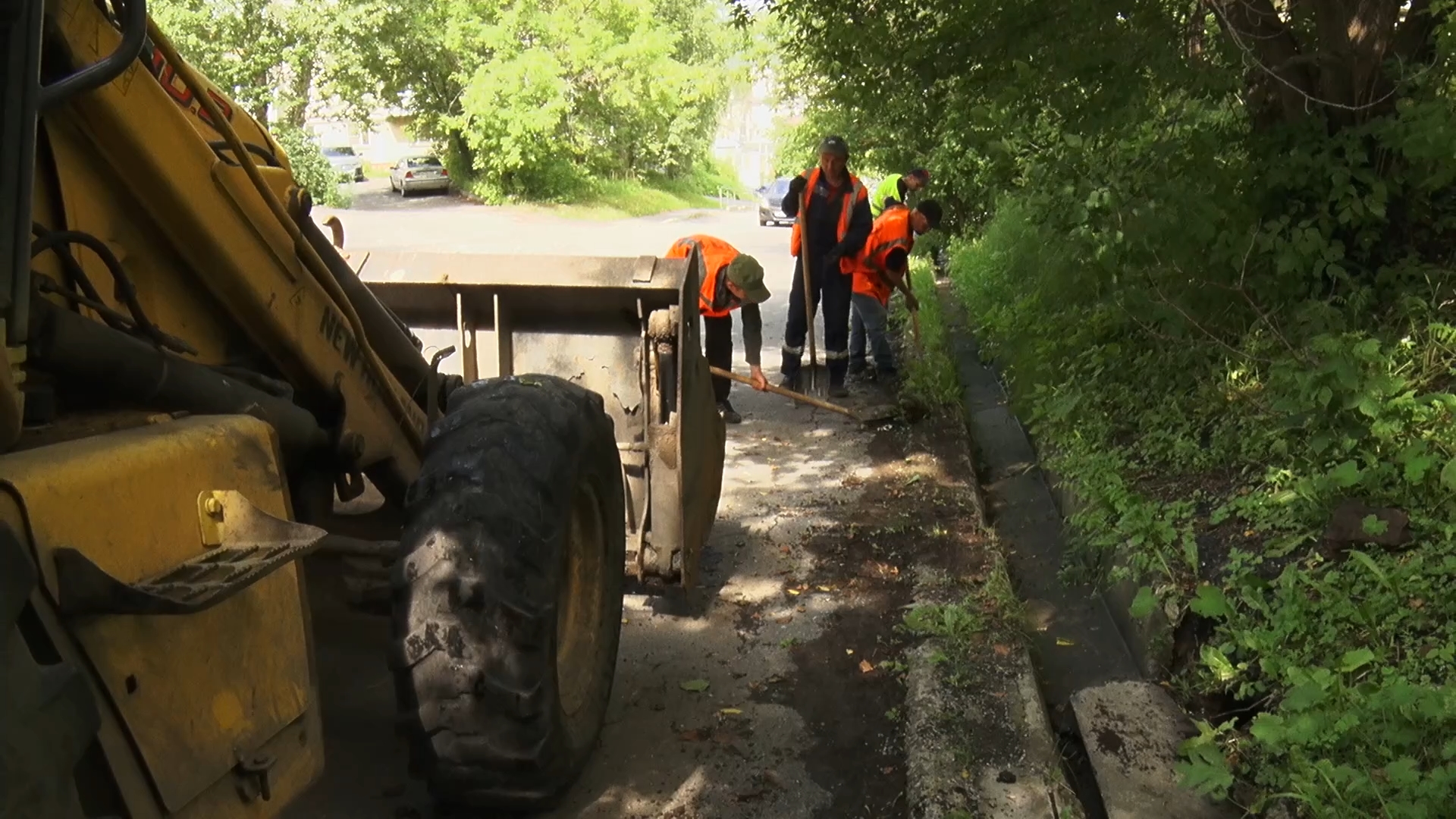 В городе приступили к проведению плановых работ по очистке ливневых канализаций