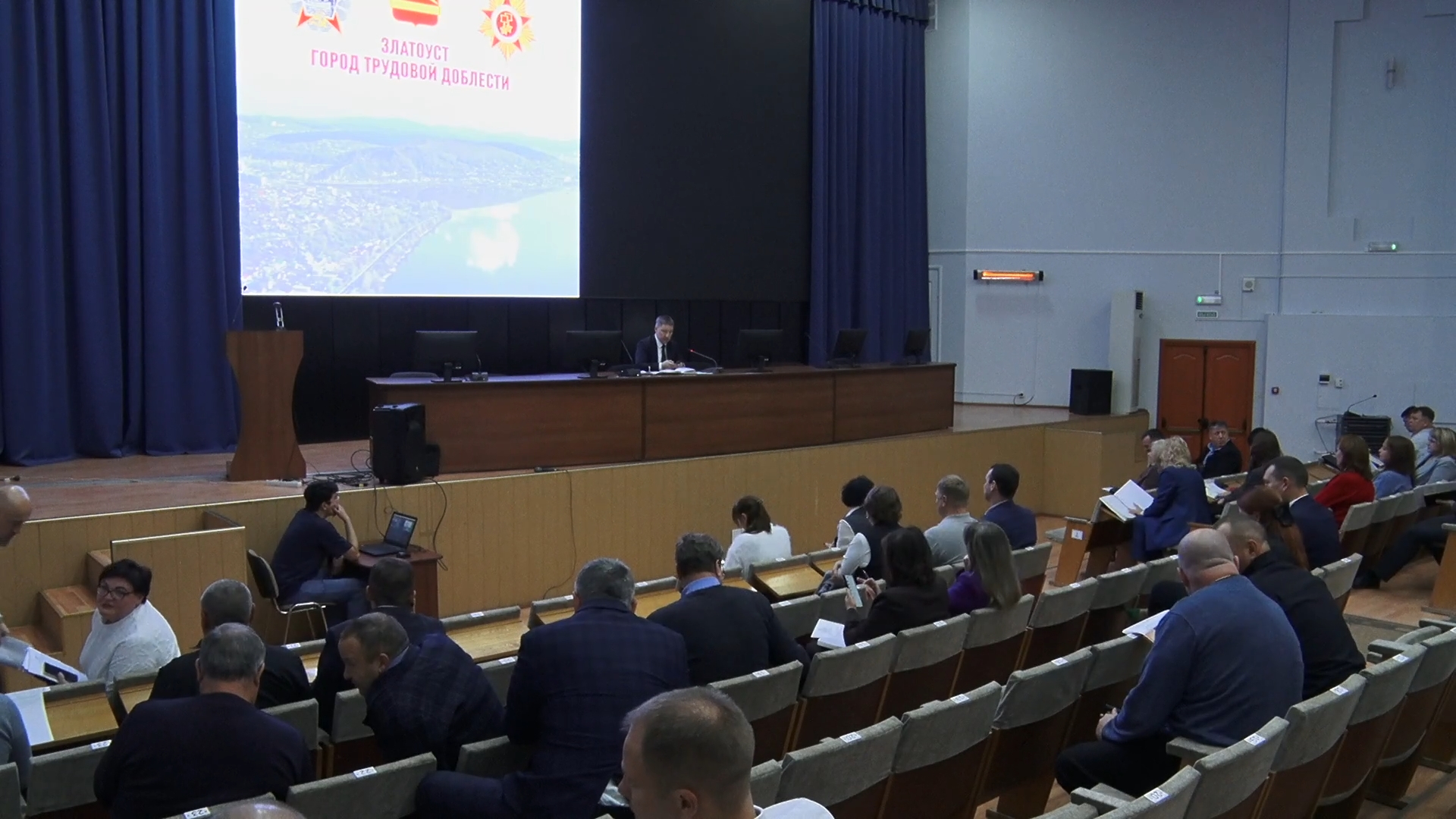 О выполненных работах и сроках их завершения доложили на аппаратном совещании при Главе округа