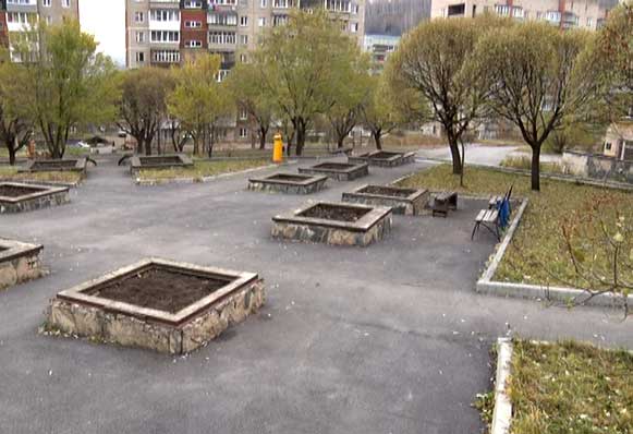 Продолжается реконструкция сквера в районе Северо-Запада