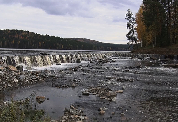 На Айском водохранилище завершили врезку резервного водовода