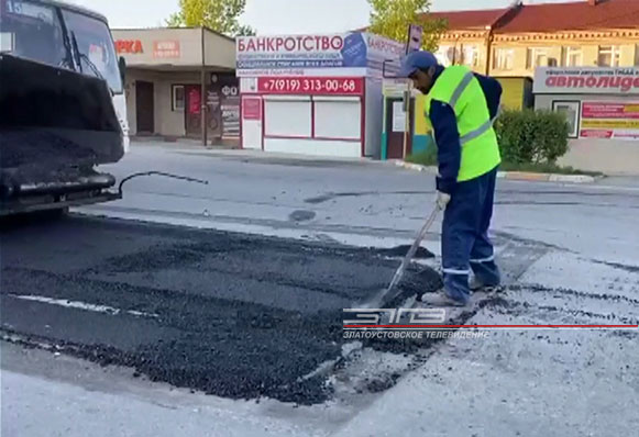 Полнейшее неуважение к городу и жителям. Глава округа Максим Пекарский раскритиковал качество ямочного ремонта