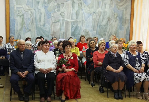 В библиотеке «Дом друзей» состоялся праздничный концерт в честь Дня пожилого человека
