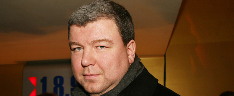 За то, что прославил малую Родину. Известному актёру и режиссеру Александру Робаку вручили премию «Светлое прошлое»